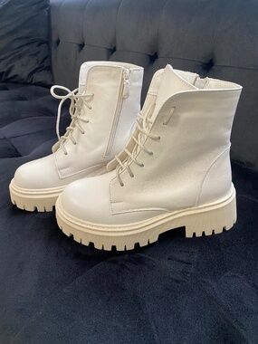 NEW Cream leather warm winter boots